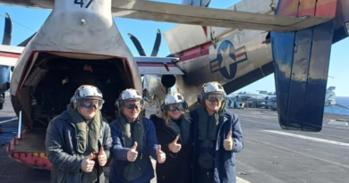 Milei viajó a Mar del Plata para fotografiarse en el portaaviones estadounidense USS Nimitz