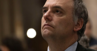 La Justicia avanza sobre Adorni y evalúa citarlo a indagatoria antes de la feria judicial