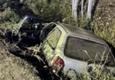 Un policía perdió el control de su auto al esquivar un perro y cayó a un canal, en Guaymallén
