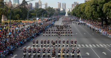 El Gobierno evalúa suspender el desfile militar del 9 de Julio en medio del ajuste en Defensa El Gobierno evalúa suspender el desfile militar del 9 de Julio en medio del ajuste en Defensa
