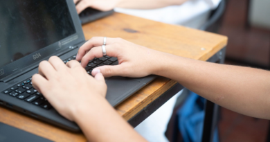 Educación lanza el curso Infancias y Adolescencias en Entornos Digitales