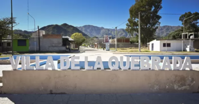 Dos mendocinas viajaban a la Villa de la Quebrada, chocaron contra un camión y murieron en el acto