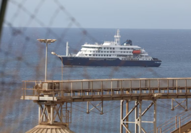 El crucero ‘Ambition’ en cuarentena: confinan a 1.700 personas en Francia tras la muerte de un pasajero