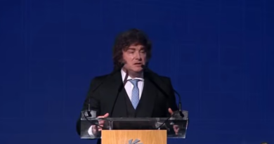Milei afirma que se eliminó el 95% del cepo y que seguirá apretando la política monetaria contra la inflación Milei afirma que se eliminó el 95% del cepo y que seguirá apretando la política monetaria contra la inflación