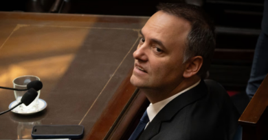 Adorni admitió haber ocultado USD 500.000 en sus declaraciones juradas: «Ahorramos en negro” Adorni admitió haber ocultado USD 500.000 en sus declaraciones juradas: «Ahorramos en negro”