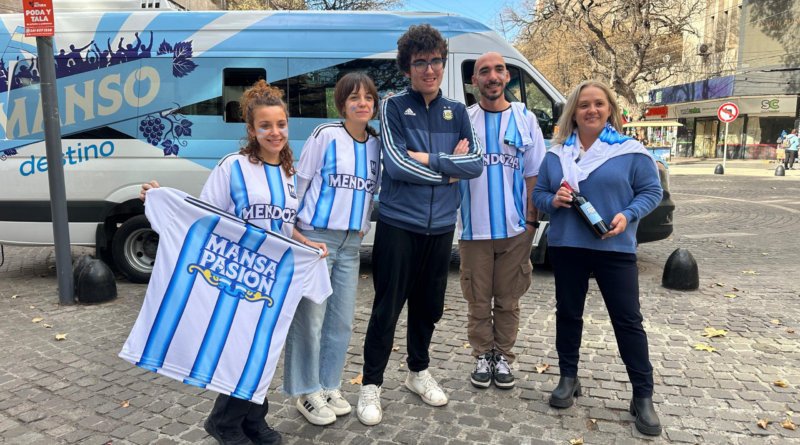 Arrancó la Mansoneta: Mendoza se viste de celeste y blanco para vivir la pasión mundialista Arrancó la Mansoneta: Mendoza se viste de celeste y blanco para vivir la pasión mundialista