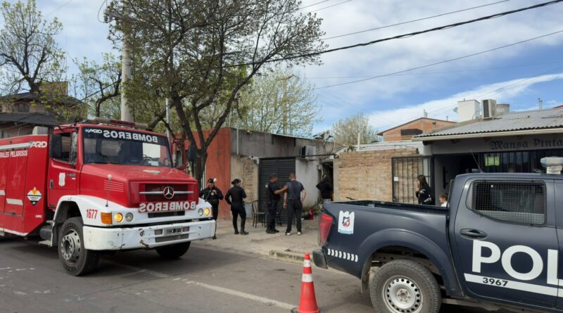 Policías rescataron a dos mujeres de una vivienda en llamas en Tupungato