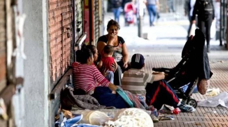 La pobreza creció en el primer semestre del año y se ubicó en 32,3% La pobreza creció en el primer semestre del año y se ubicó en 32,3%