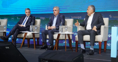 En Hotelga Summit 2026, Cornejo aseguró que “ampliar el turismo en Argentina requiere más vuelos internacionales que lleguen al interior”