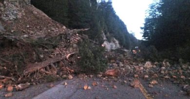 Corte total en la Ruta 40 en Río Negro por desprendimiento de rocas y tierra Corte total en la Ruta 40 en Río Negro por desprendimiento de rocas y tierra