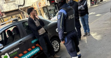 Rápido accionar de preventores permitió aprehender a un sujeto tras robar en un comercio del microcentro