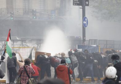Incidentes en la Marcha Federal Universitaria: la Policía lanzó gases lacrimógenos y usó camiones hidrantes Incidentes en la Marcha Federal Universitaria: la Policía lanzó gases lacrimógenos y usó camiones hidrantes
