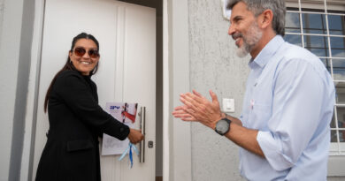 Ulpiano Suarez acompañó la entrega de 122 viviendas en Maipú, 16 destinadas a familias de Ciudad Ulpiano Suarez acompañó la entrega de 122 viviendas en Maipú, 16 destinadas a familias de Ciudad